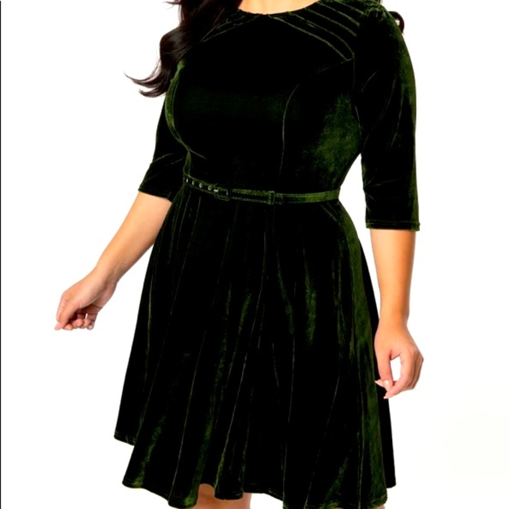NWT Unique Vintage Green Velvet Dress 4x/22-24